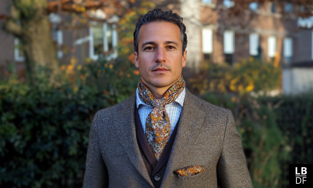 Foulard Ascot (cache-col) En Soie Pour Homme - Bleu à Fleurs - Fabriqué En Italie - Neuf Avec étiquettes