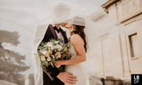 Puis-je porter un foulard à un mariage ?