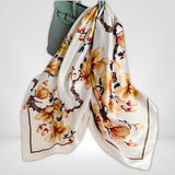 Grand Foulard Blanc Fleuri