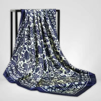 Grand Foulard en Soie Bleu Marine