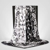 Grand Foulard Noir Femme